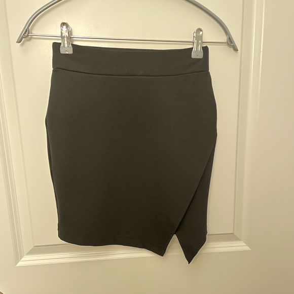 Forever 21 Asymmetric Skirt Size S - Picture 1 of 3